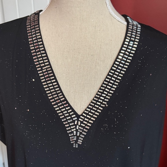 🍀Elegant Black Plus Size Sleeveless Top - Picture 2 of 4